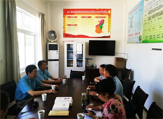 皖南電機董事長陳根喜、總經理陳學鋒到觀陽村扶貧 皖南電機董事長陳根喜、總經理陳學鋒到觀陽村扶貧