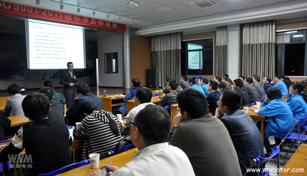 皖南電機:李明老師在講課 皖南電機:李明老師在講課