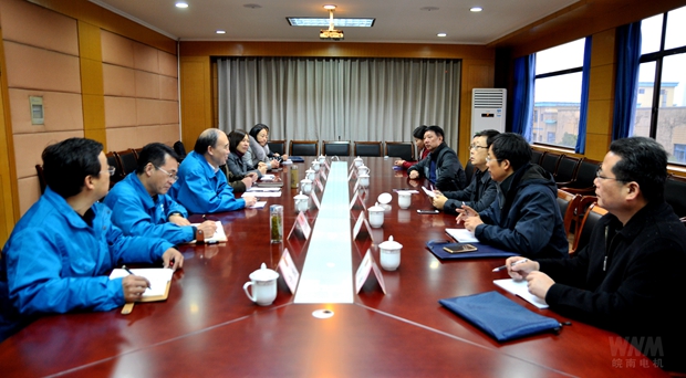 管兵向調研組匯報專利工作情況