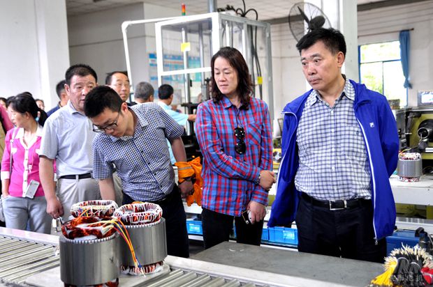 皖南電機:與會代表在車間參觀 皖南電機:與會代表在車間參觀