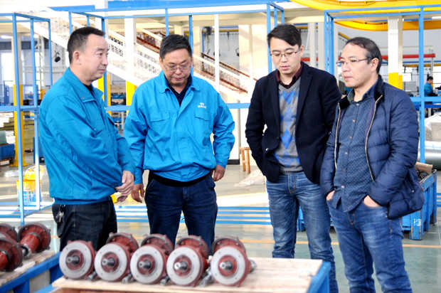 皖南電機銷售許總向來賓介紹公司生產情況 皖南電機銷售許總向來賓介紹公司生產情況